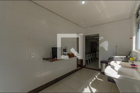 Casa à venda com 1063m², 5 quartos e 7 vagas Casa à venda com 1063m², 5 quartos e 7 vagasÁrea de Serviço