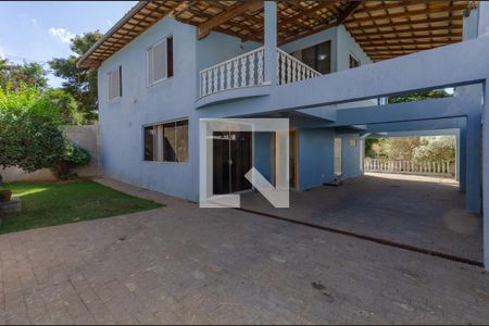 Casa à venda com 1063m², 5 quartos e 7 vagas Casa à venda com 1063m², 5 quartos e 7 vagasEntrada - Garagem