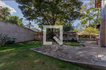 Casa à venda com 1063m², 5 quartos e 7 vagas Casa à venda com 1063m², 5 quartos e 7 vagasQuintal