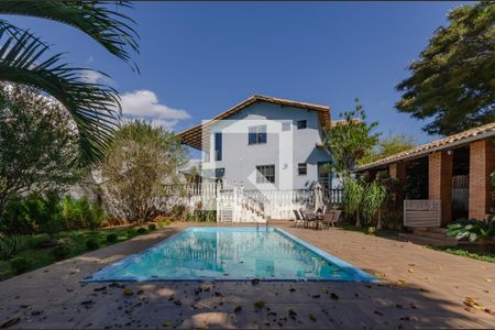 Casa à venda com 1063m², 5 quartos e 7 vagas Casa à venda com 1063m², 5 quartos e 7 vagasPiscina