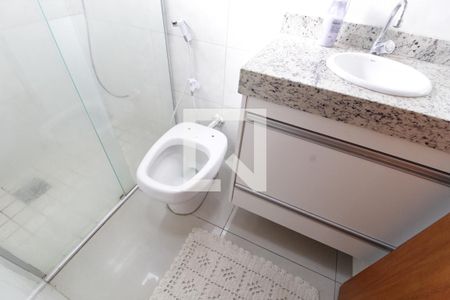 Banheiro do Quarto 1 de apartamento para alugar com 2 quartos, 65m² em Tabajaras, Uberlândia