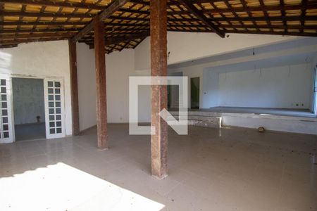 Sala de casa à venda com 3 quartos, 400m² em Vargem Grande, Rio de Janeiro