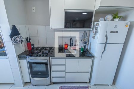 Cozinha de apartamento à venda com 3 quartos, 79m² em Heliópolis, Belo Horizonte