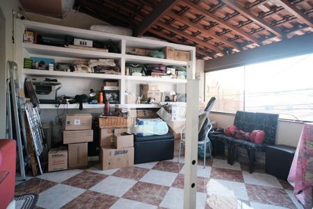 Casa à venda com 150m², 3 quartos e 2 vagas Casa à venda com 150m², 3 quartos e 2 vagasVaranda