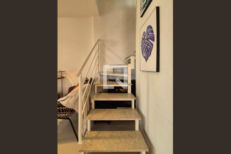 Escada de casa de condomínio à venda com 3 quartos, 160m² em Recreio dos Bandeirantes, Rio de Janeiro