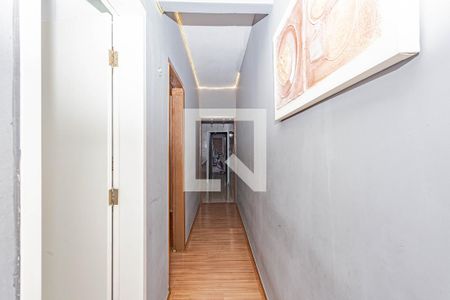 Casa à venda com 223m², 2 quartos e 2 vagas Casa à venda com 223m², 2 quartos e 2 vagasCorredor