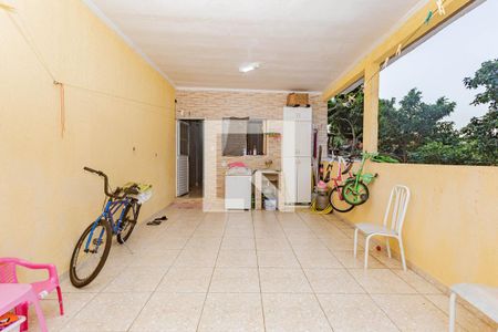 Casa à venda com 223m², 2 quartos e 2 vagas Casa à venda com 223m², 2 quartos e 2 vagasQuintal/Área de serviço/churrasqueira