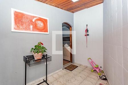 Casa à venda com 223m², 2 quartos e 2 vagas Casa à venda com 223m², 2 quartos e 2 vagasHall