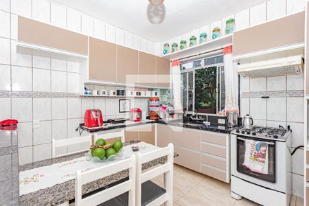 Casa à venda com 223m², 2 quartos e 2 vagas Casa à venda com 223m², 2 quartos e 2 vagasCozinha