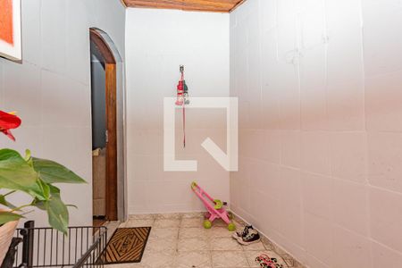 Casa à venda com 223m², 2 quartos e 2 vagas Casa à venda com 223m², 2 quartos e 2 vagasHall