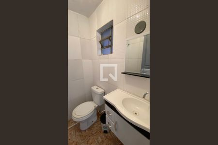 Banheiro de casa para alugar com 1 quarto, 50m² em Palmeiras, Belo Horizonte