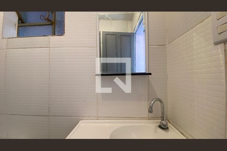 Banheiro de casa para alugar com 1 quarto, 50m² em Palmeiras, Belo Horizonte