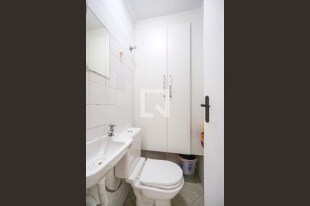 Apartamento à venda com 70m², 3 quartos e 2 vagas Apartamento à venda com 70m², 3 quartos e 2 vagasBanheiro de serviço