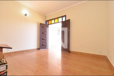 Sala de estar de casa à venda com 3 quartos, 240m² em Ipiranga, Belo Horizonte