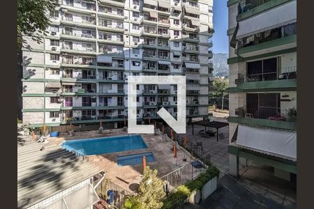 Apartamento à venda com 100m², 3 quartos e 1 vaga Apartamento à venda com 100m², 3 quartos e 1 vagaPiscina