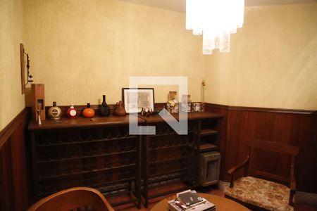 Casa à venda com 620m², 4 quartos e 4 vagasAdega