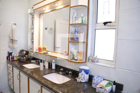 Casa à venda com 620m², 4 quartos e 4 vagasBanheiro da Suíte Master