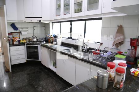 Casa à venda com 620m², 4 quartos e 4 vagasCozinha