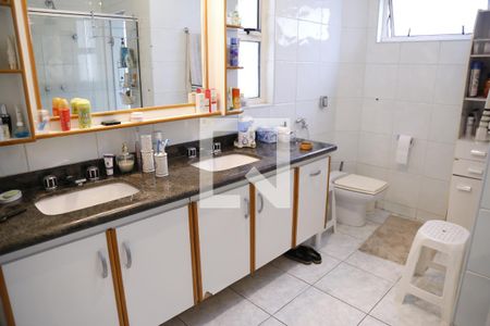 Casa à venda com 620m², 4 quartos e 4 vagasBanheiro da Suíte Master