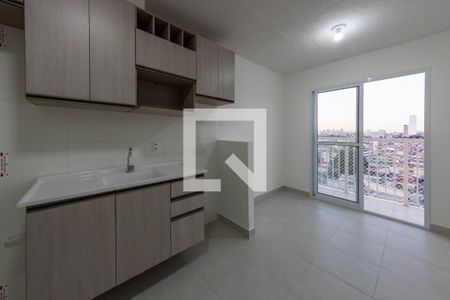 Sala/Cozinha de apartamento para alugar com 2 quartos, 34m² em Vila Ivone, São Paulo