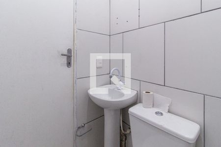 Banheiro de casa para alugar com 2 quartos, 60m² em Jardim Maria Beatriz, Carapicuíba
