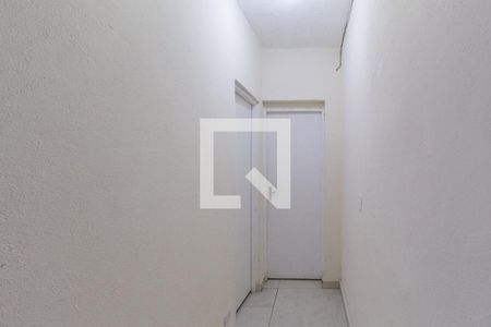 Corredor interno de casa para alugar com 2 quartos, 60m² em Jardim Maria Beatriz, Carapicuíba