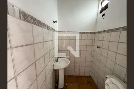 Casa à venda com 220m², 1 quarto e sem vaga Casa à venda com 220m², 1 quarto e sem vagaBanheiro