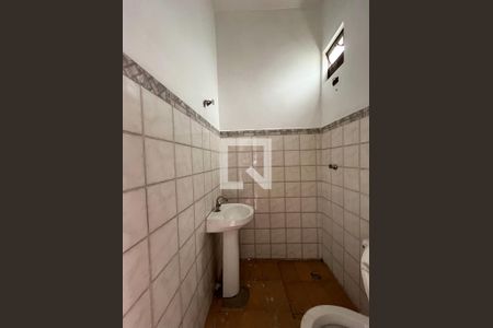 Casa à venda com 220m², 1 quarto e sem vaga Casa à venda com 220m², 1 quarto e sem vagaBanheiro