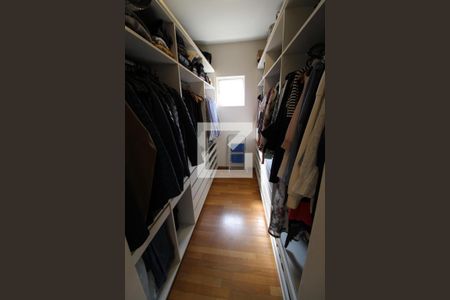 Casa para alugar com 437m², 5 quartos e 8 vagasCloset da suíte 3