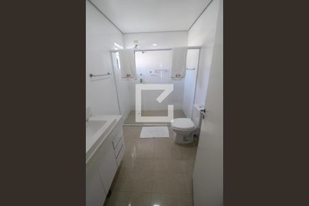 Casa para alugar com 437m², 5 quartos e 8 vagasBanheiro da Suíte 4