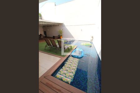 Casa para alugar com 437m², 5 quartos e 8 vagasÁrea externa