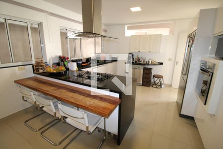 Casa para alugar com 437m², 5 quartos e 8 vagasCozinha