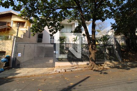 Casa para alugar com 437m², 5 quartos e 8 vagasFachada