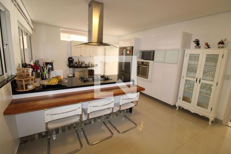 Casa para alugar com 437m², 5 quartos e 8 vagasCozinha