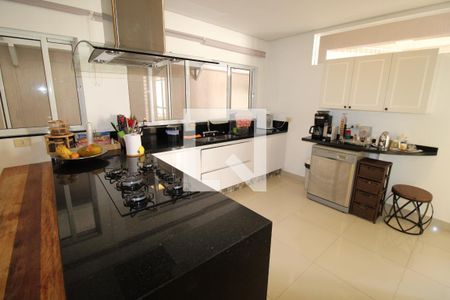 Cozinha de casa para alugar com 5 quartos, 437m² em Vila Inah, São Paulo
