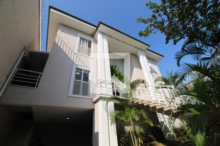 Casa para alugar com 437m², 5 quartos e 8 vagasFachada