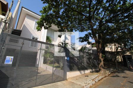 Casa para alugar com 437m², 5 quartos e 8 vagasFachada
