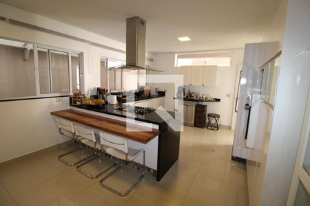 Casa para alugar com 437m², 5 quartos e 8 vagasCozinha