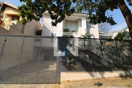 Casa para alugar com 437m², 5 quartos e 8 vagasFachada