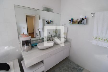Casa para alugar com 437m², 5 quartos e 8 vagasBanheiro da Suíte 3
