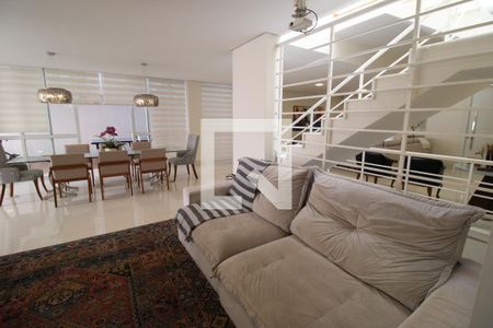 Casa para alugar com 437m², 5 quartos e 8 vagasSala