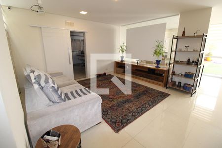 Casa para alugar com 437m², 5 quartos e 8 vagasSala