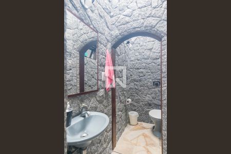 Casa à venda com 219m², 3 quartos e 4 vagas Casa à venda com 219m², 3 quartos e 4 vagasLavabo