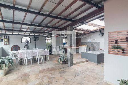 Casa à venda com 219m², 3 quartos e 4 vagas Casa à venda com 219m², 3 quartos e 4 vagasÁrea da Churrasqueira