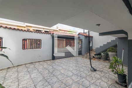 Casa à venda com 219m², 3 quartos e 4 vagas Casa à venda com 219m², 3 quartos e 4 vagasGaragem