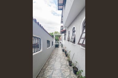 Casa à venda com 219m², 3 quartos e 4 vagas Casa à venda com 219m², 3 quartos e 4 vagasCorredor