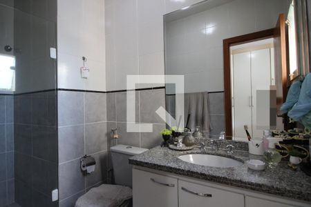 Casa de condomínio à venda com 200m², 3 quartos e 1 vaga Casa de condomínio à venda com 200m², 3 quartos e 1 vagaBanheiro da Suíte