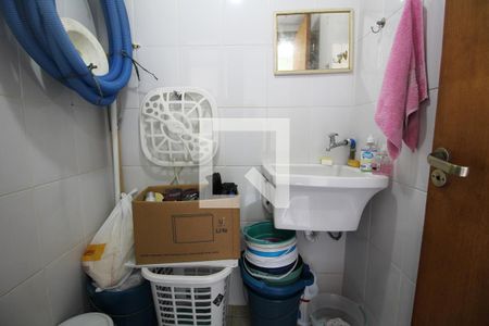 Casa de condomínio à venda com 200m², 3 quartos e 1 vagaBanheiro de Serviço