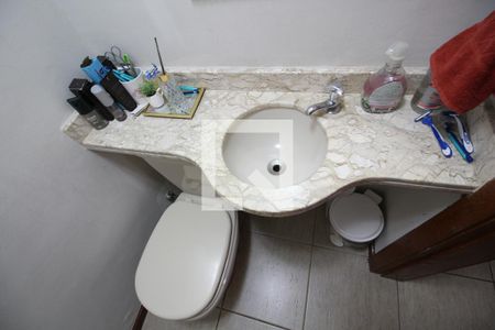 Casa de condomínio à venda com 200m², 3 quartos e 1 vagaLavabo