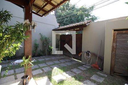 Casa de condomínio à venda com 200m², 3 quartos e 1 vagaEntrada